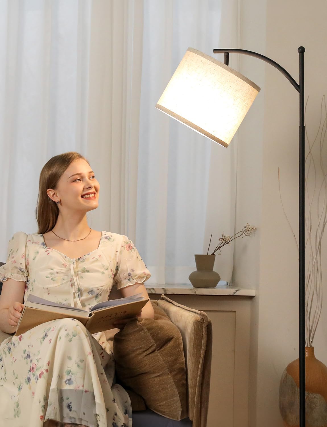 Lampadaire haut avec 3 températures de couleur – abat-jour en lin réglable, 60", pour salon, chambre, bureau et dortoir, ampoule incluse, beige et noir.